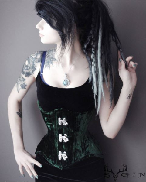 http://corsettery.com/cdn/shop/articles/green_velvet_2.jpg?v=1602480460