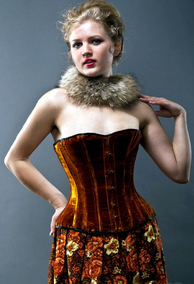 Exclusive long leather corset with frill, black, brown, white, red  available. Gothic, rock, punk style corset, steampunk look is possible