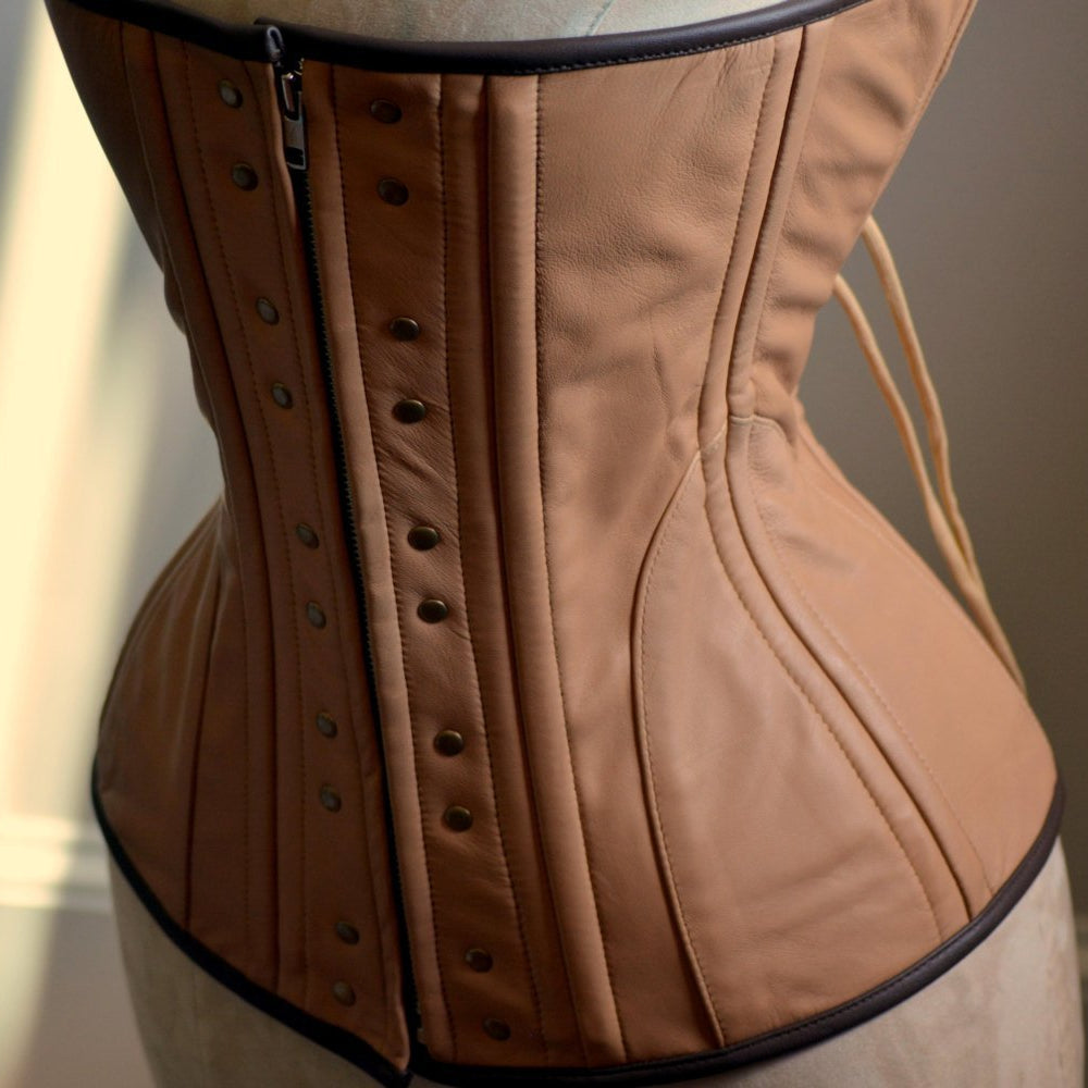 
                  
                    High quality hand dyed lambskin Ciri cosplay corset, steel boned made to measures cosplay exclusive corset, steampunk leather corset Corsettery
                  
                