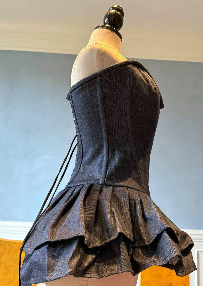 
                  
                    Abito corsetto in denim autentico con gonna soffice, in denim o cotone. Perfetto per prom, San Valentino, mini abito da sposa
                  
                