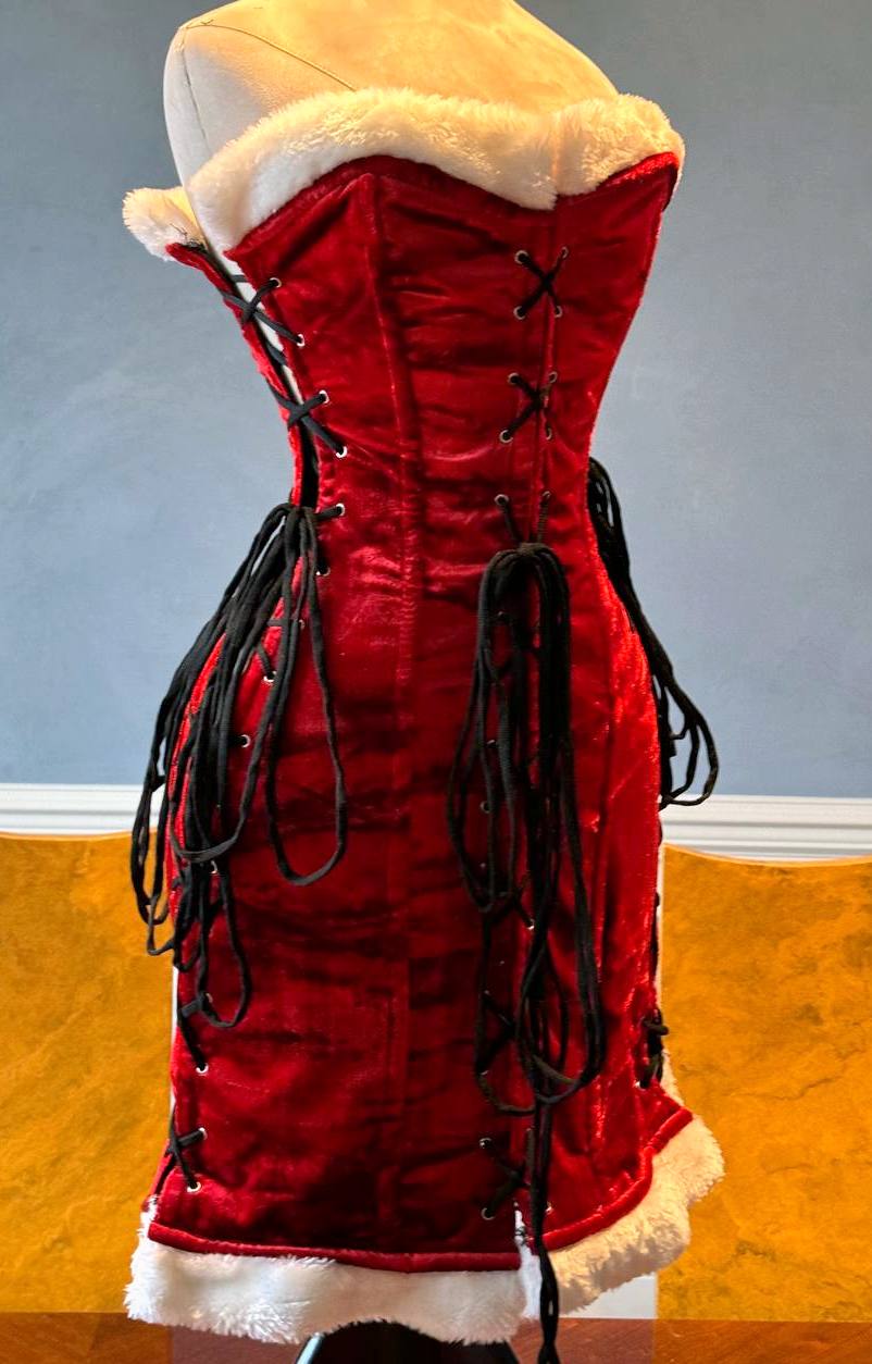 
                  
                    Eksklusiv nissekorset bodycon kjole, rød fløjl julekorset kjole med 4 snørebånd
                  
                