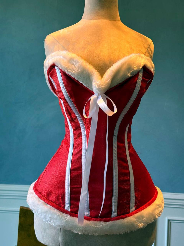 
                  
                    红色缎子配白色骨头和毛皮，价格实惠的圣诞老人紧身胸衣。紧身胸衣根据您的尺寸量身定制。
                  
                