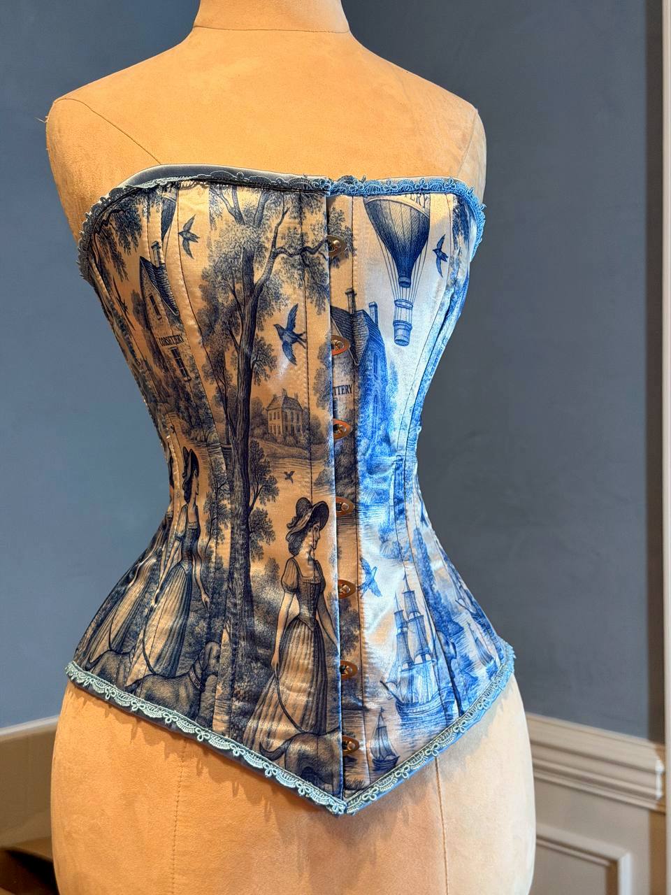 Les Jours Calmes. Historical Overbust Corset. Chapter I from Les Rêves Lacés Collection. Corsettery Authentic Corsets USA