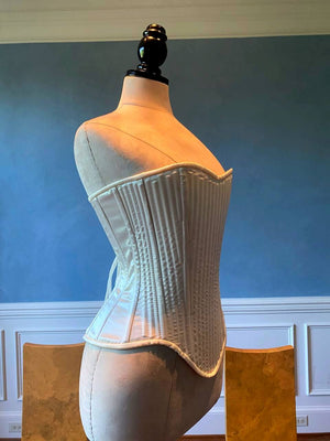 Vintage satin full bust historical pattern corset with 40 steel bones. Elizabeth I Tudor corset pattern Corsettery