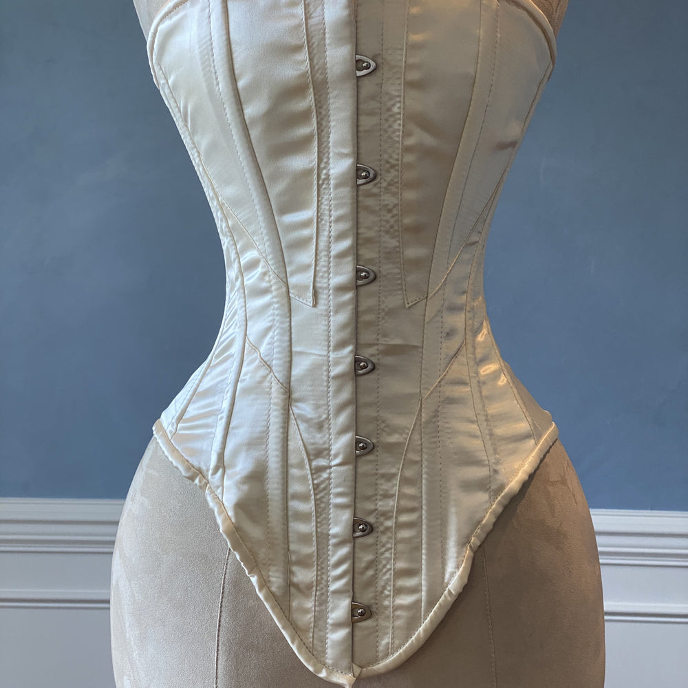 
                  
                    Historical pattern Edwardian overbust corset from satin. Steelbone custom corset, renaissance, gothic, steampunk, bespoke, victorian Corsettery
                  
                