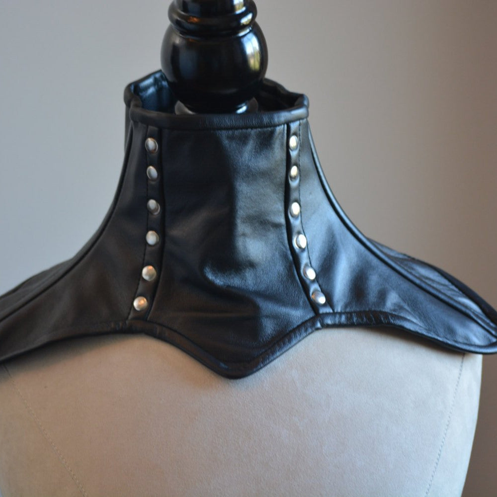 A real leather corsetted collar laced at the back, different colors available. Gothic, bdsm, vintage, burlesque, pinup, steampunk, prom Corsettery