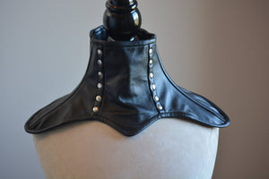 A real leather corsetted collar laced at the back, different colors available. Gothic, bdsm, vintage, burlesque, pinup, steampunk, prom Corsettery