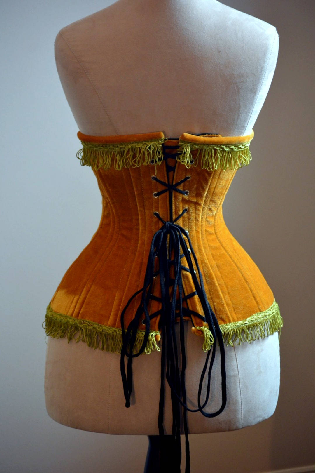 
                  
                    Real double row steel boned underbust velvet corset. Very hourglass waist training corset Corsettery
                  
                