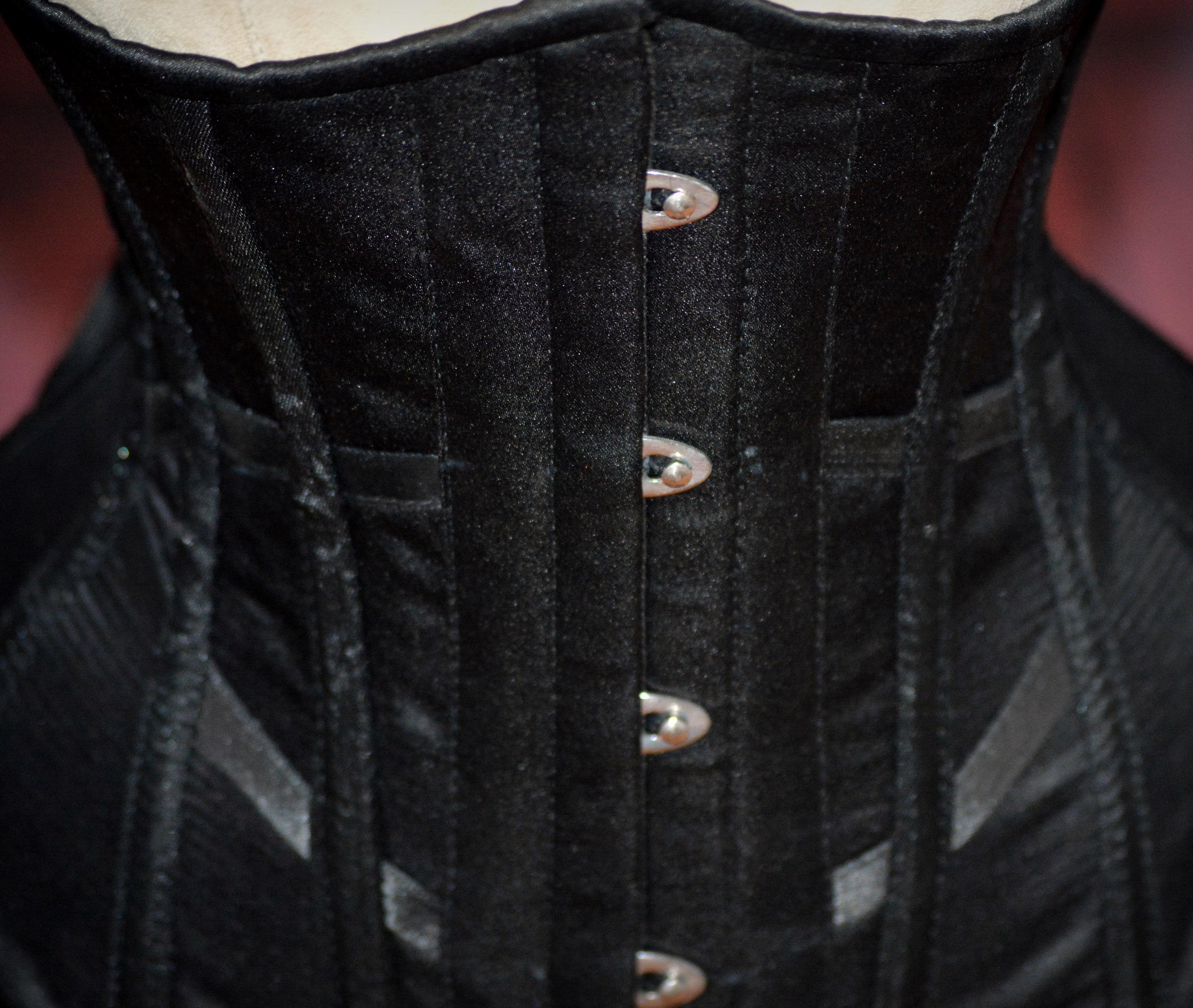 Corsetto da donna con stecche in acciaio, corsetto nero sottoseno a clessidra - Italia Corsetto da donna con stecche in acciaio, corsetto nero sottoseno a clessidra - Italia